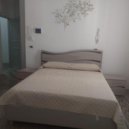 Guest House Lamphotel Militello ปาแลร์โม ภายนอก รูปภาพ
