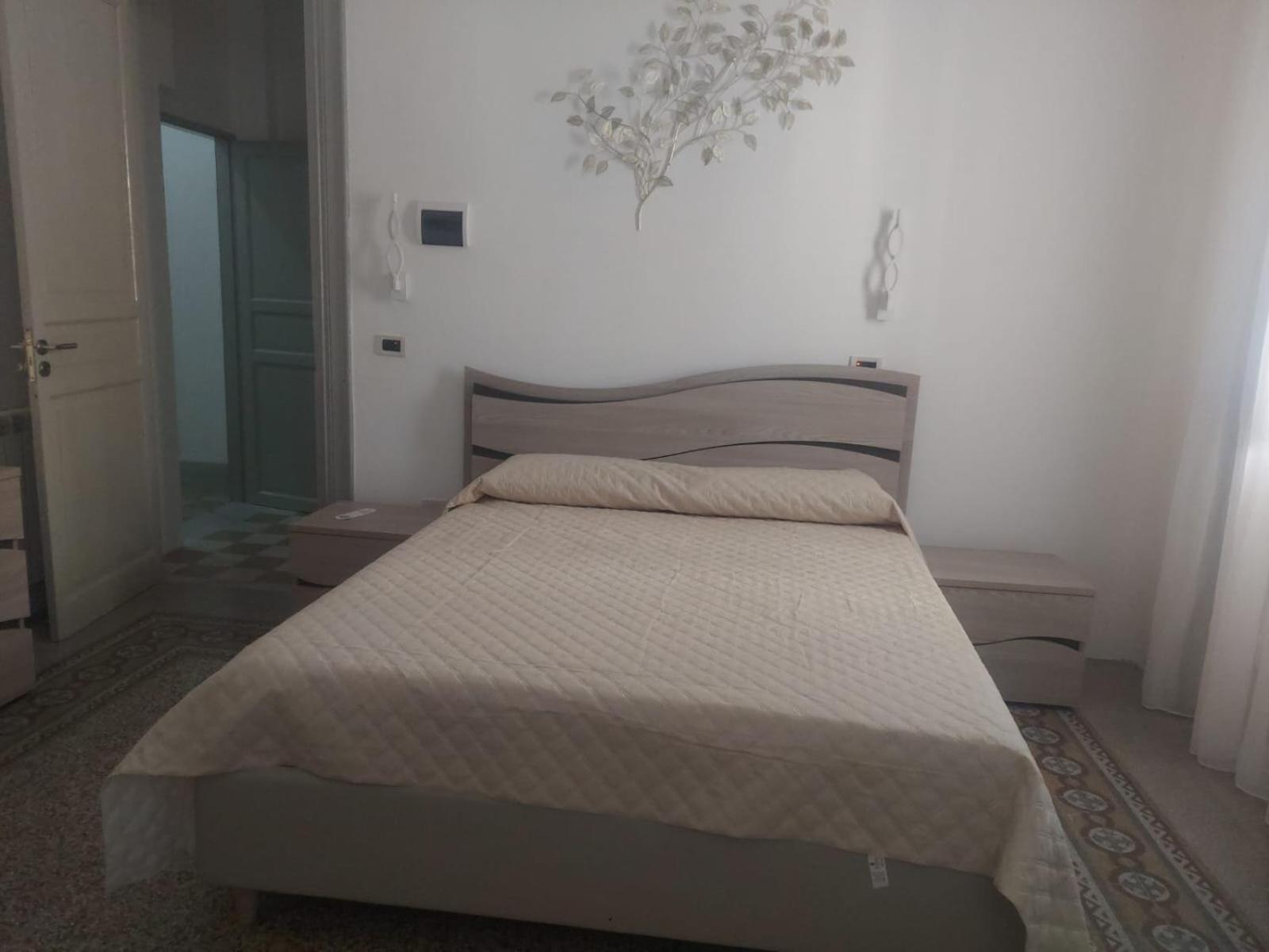 Guest House Lamphotel Militello ปาแลร์โม ภายนอก รูปภาพ
