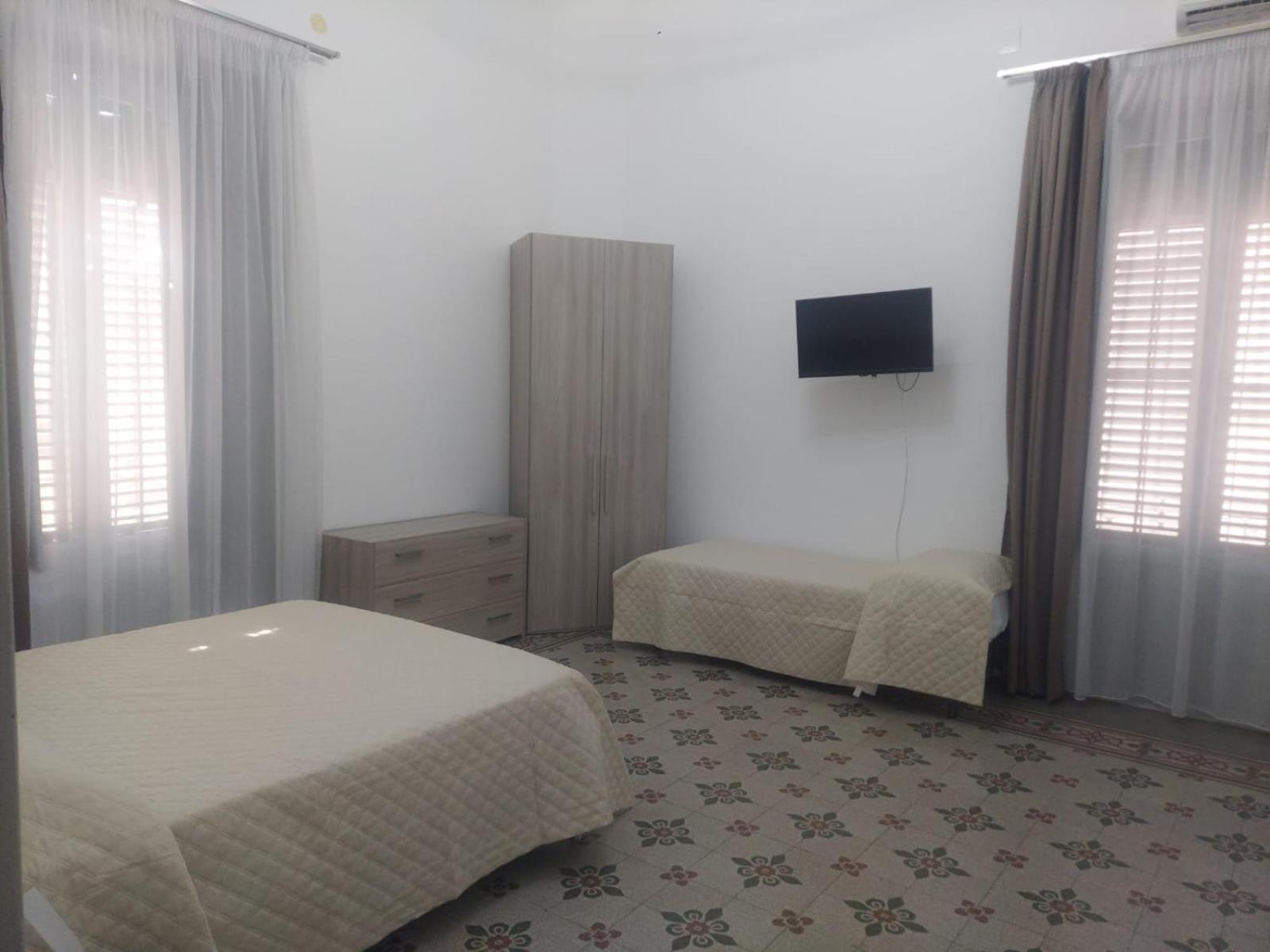 Guest House Lamphotel Militello ปาแลร์โม ภายนอก รูปภาพ