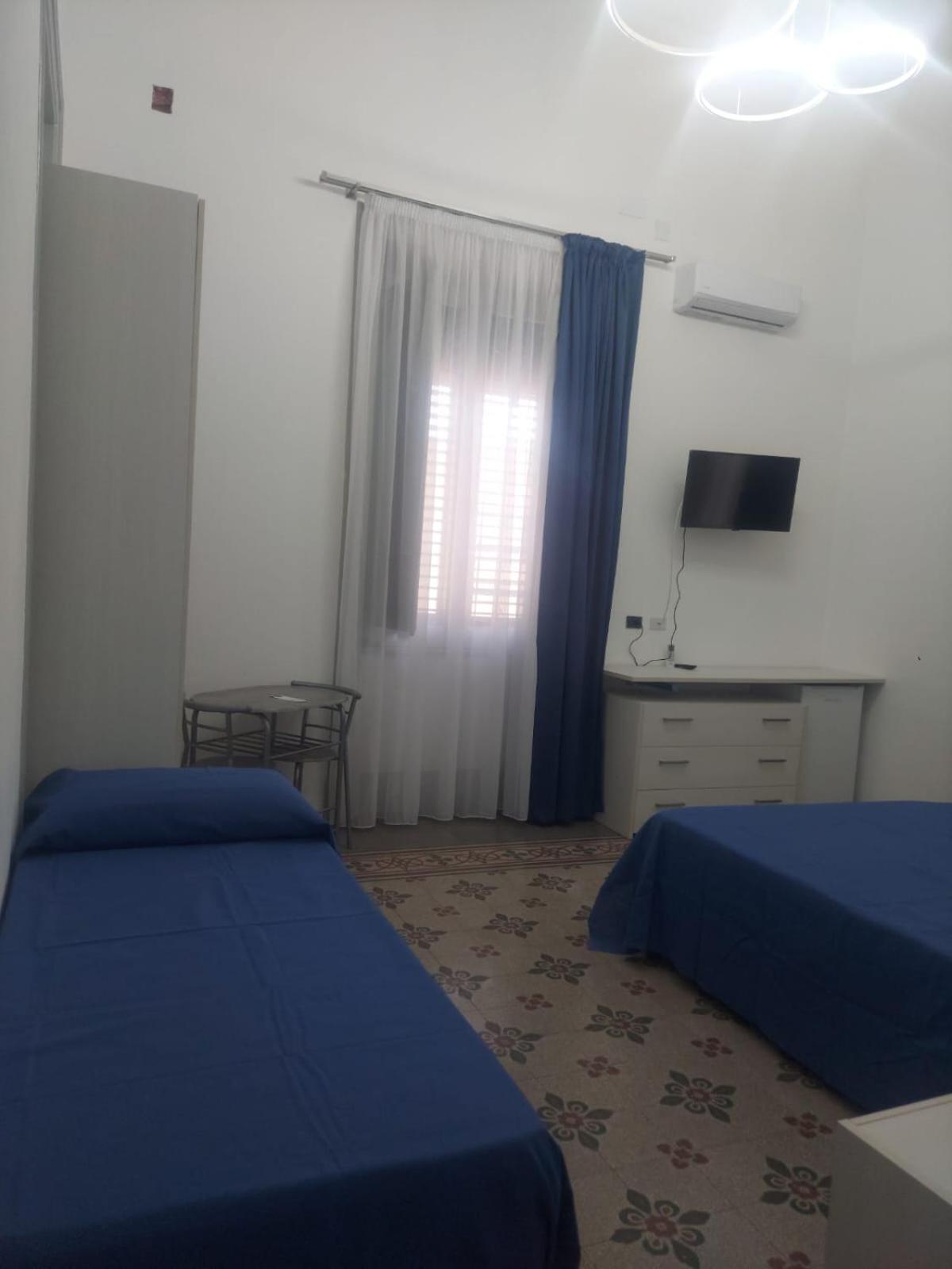 Guest House Lamphotel Militello ปาแลร์โม ภายนอก รูปภาพ