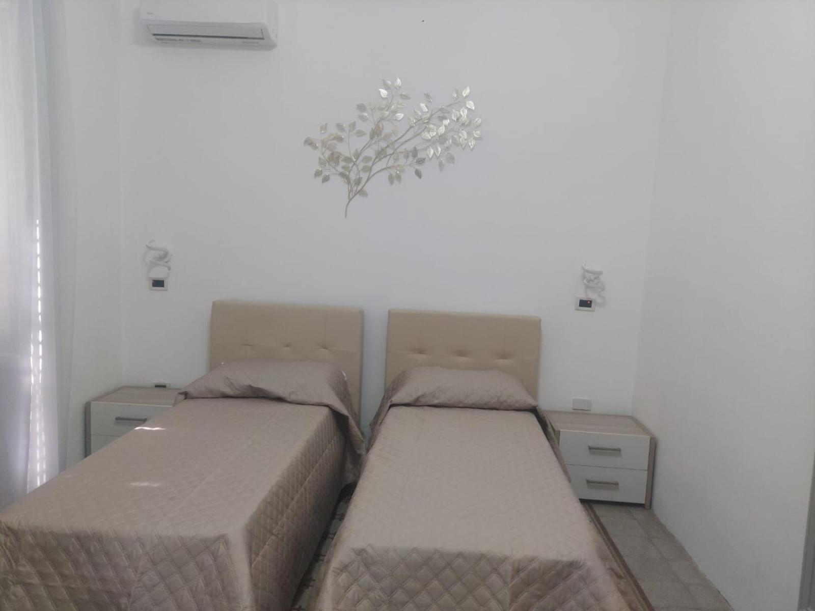 Guest House Lamphotel Militello ปาแลร์โม ภายนอก รูปภาพ