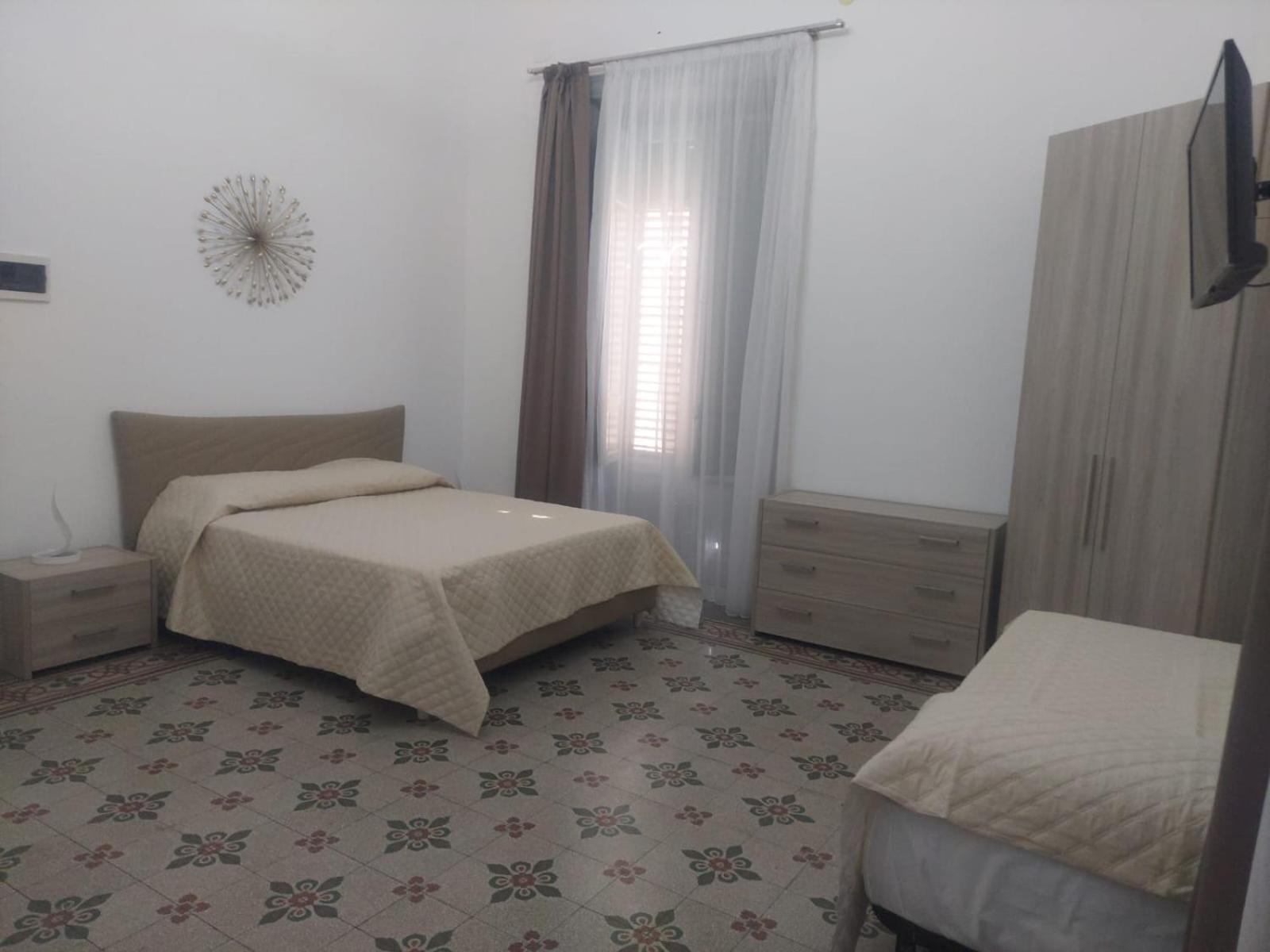 Guest House Lamphotel Militello ปาแลร์โม ภายนอก รูปภาพ