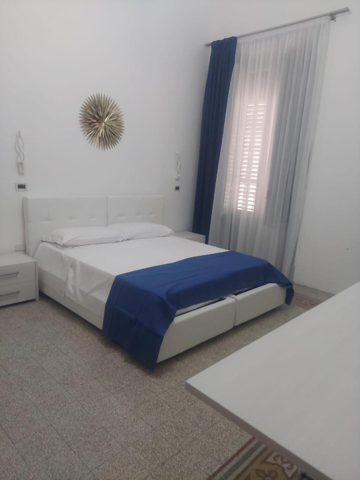 Guest House Lamphotel Militello ปาแลร์โม ภายนอก รูปภาพ