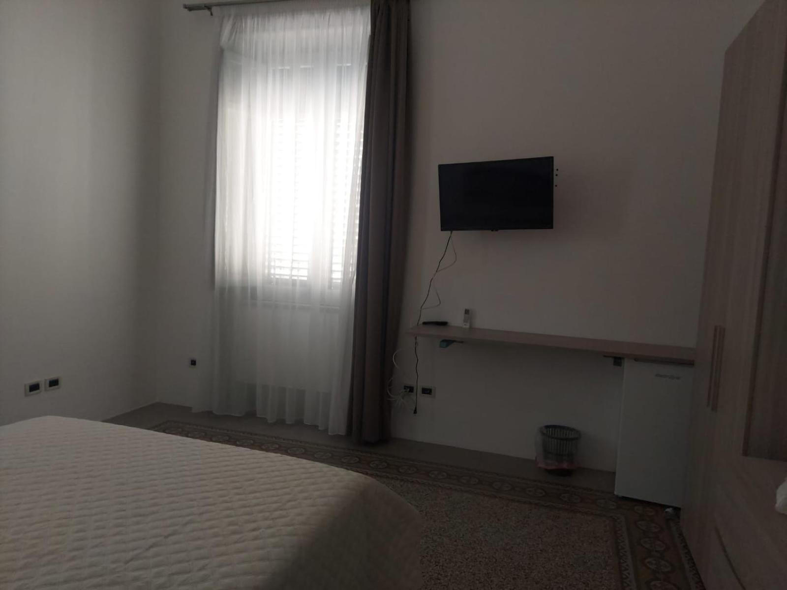 Guest House Lamphotel Militello ปาแลร์โม ภายนอก รูปภาพ