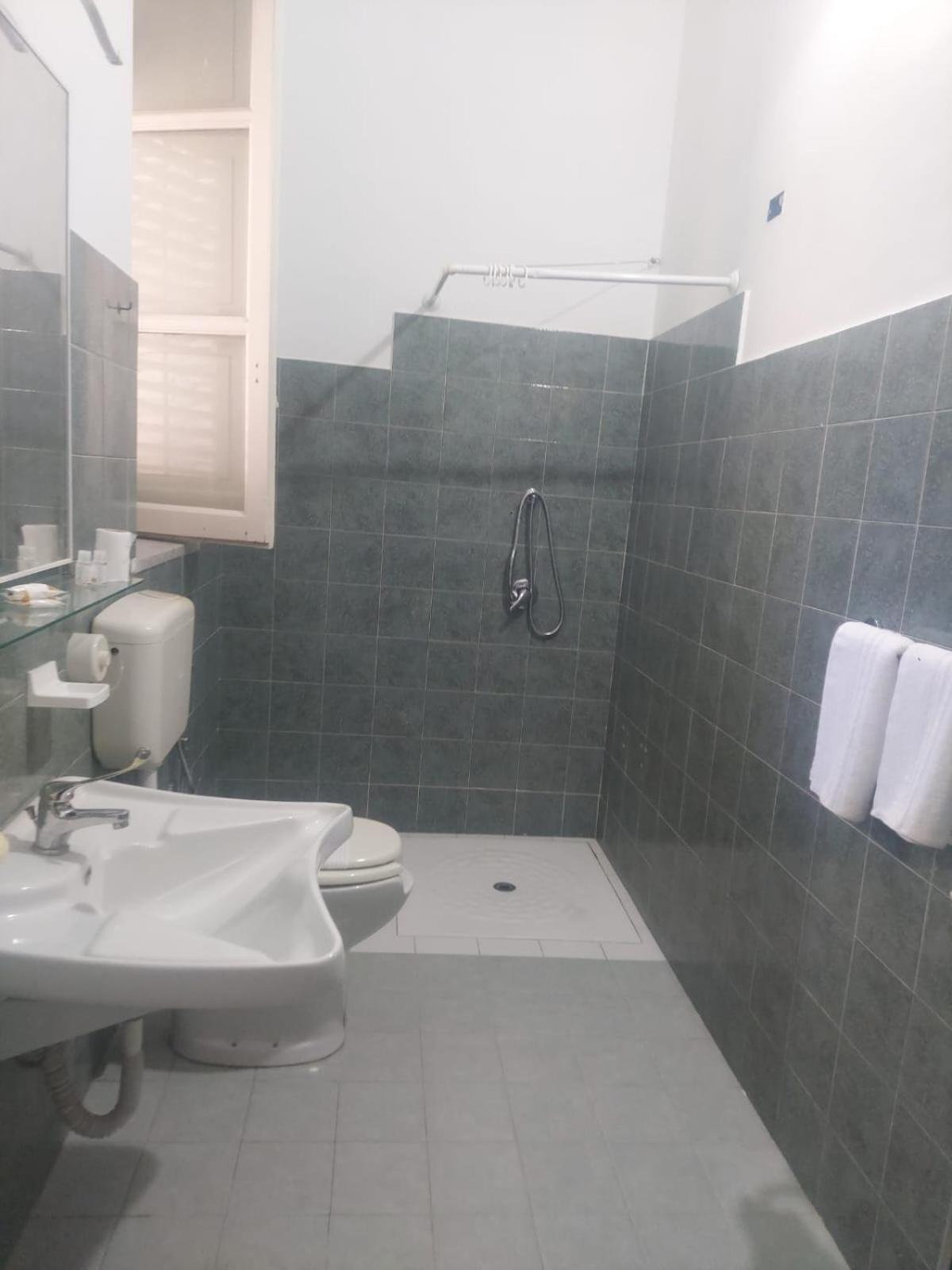 Guest House Lamphotel Militello ปาแลร์โม ภายนอก รูปภาพ