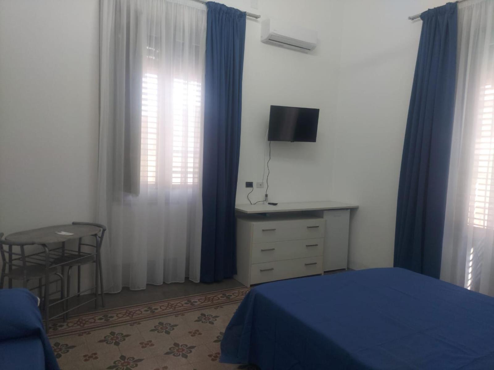 Guest House Lamphotel Militello ปาแลร์โม ภายนอก รูปภาพ