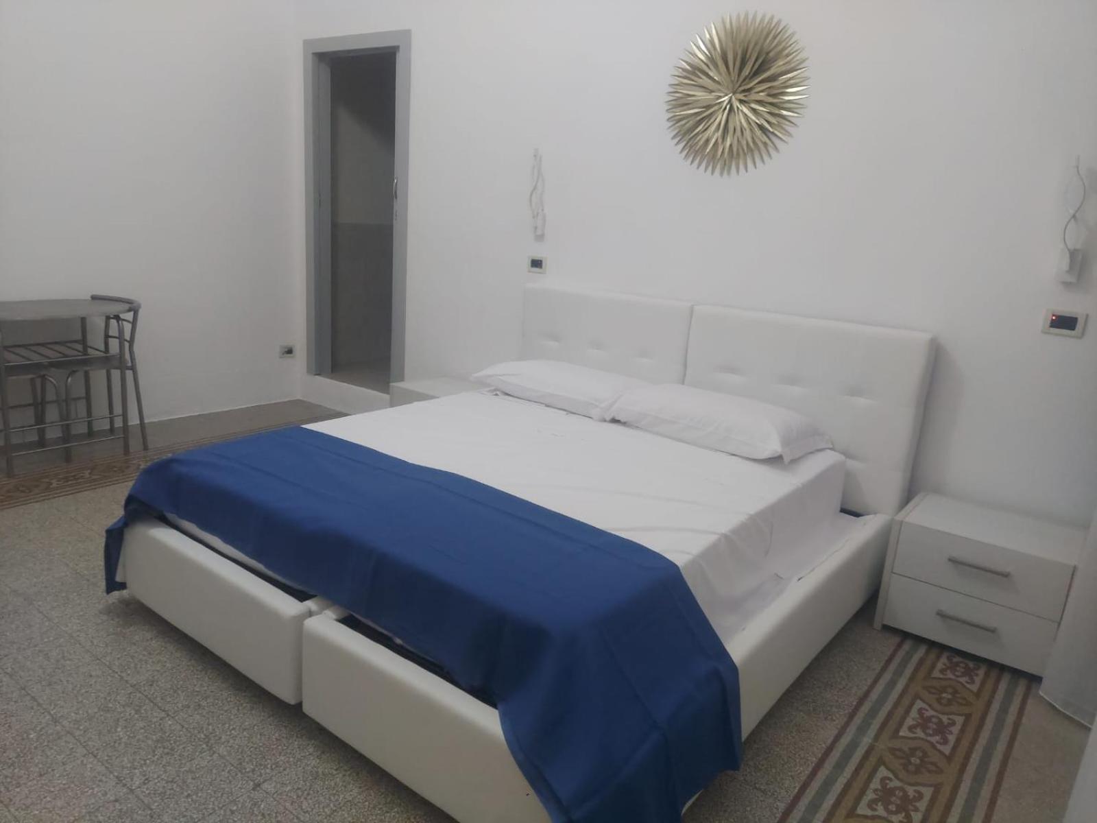 Guest House Lamphotel Militello ปาแลร์โม ภายนอก รูปภาพ