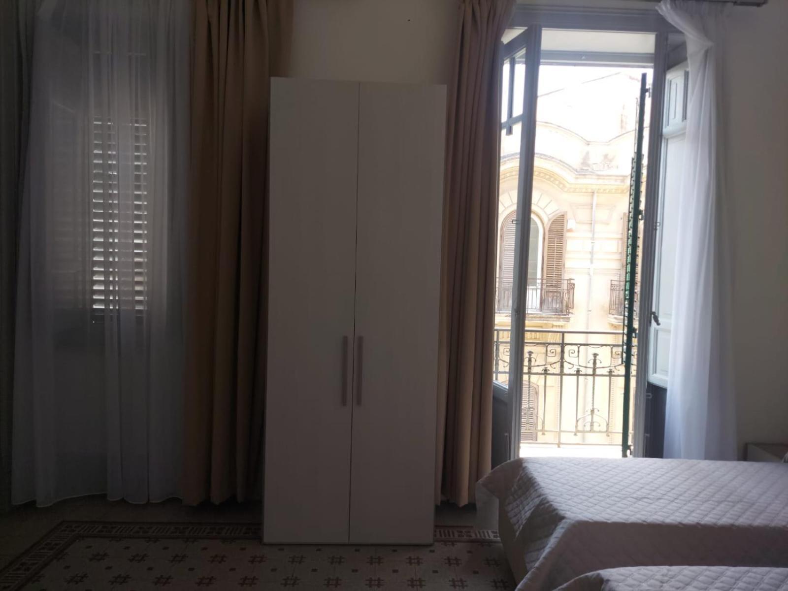 Guest House Lamphotel Militello ปาแลร์โม ภายนอก รูปภาพ